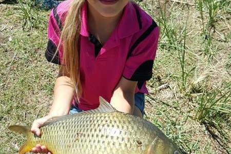 Zandré (8) met haar 1.86kg karp